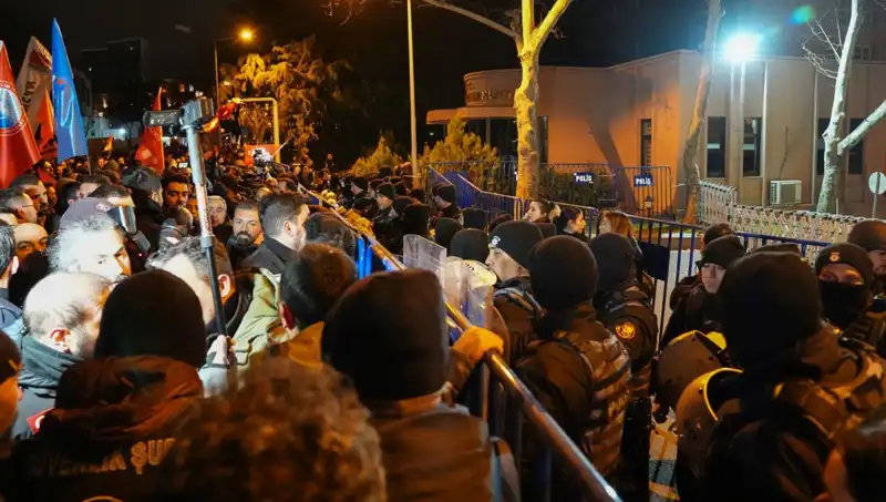 Ekrem İmamoğlu Protestolarında Dikkat Çeken Gelişmeler: Yaralı Polisler ve Gözaltılar